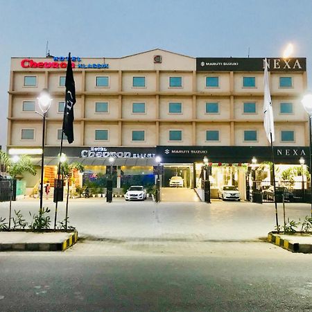Hotel Chevron Klassik Ludhiana Bagian luar foto