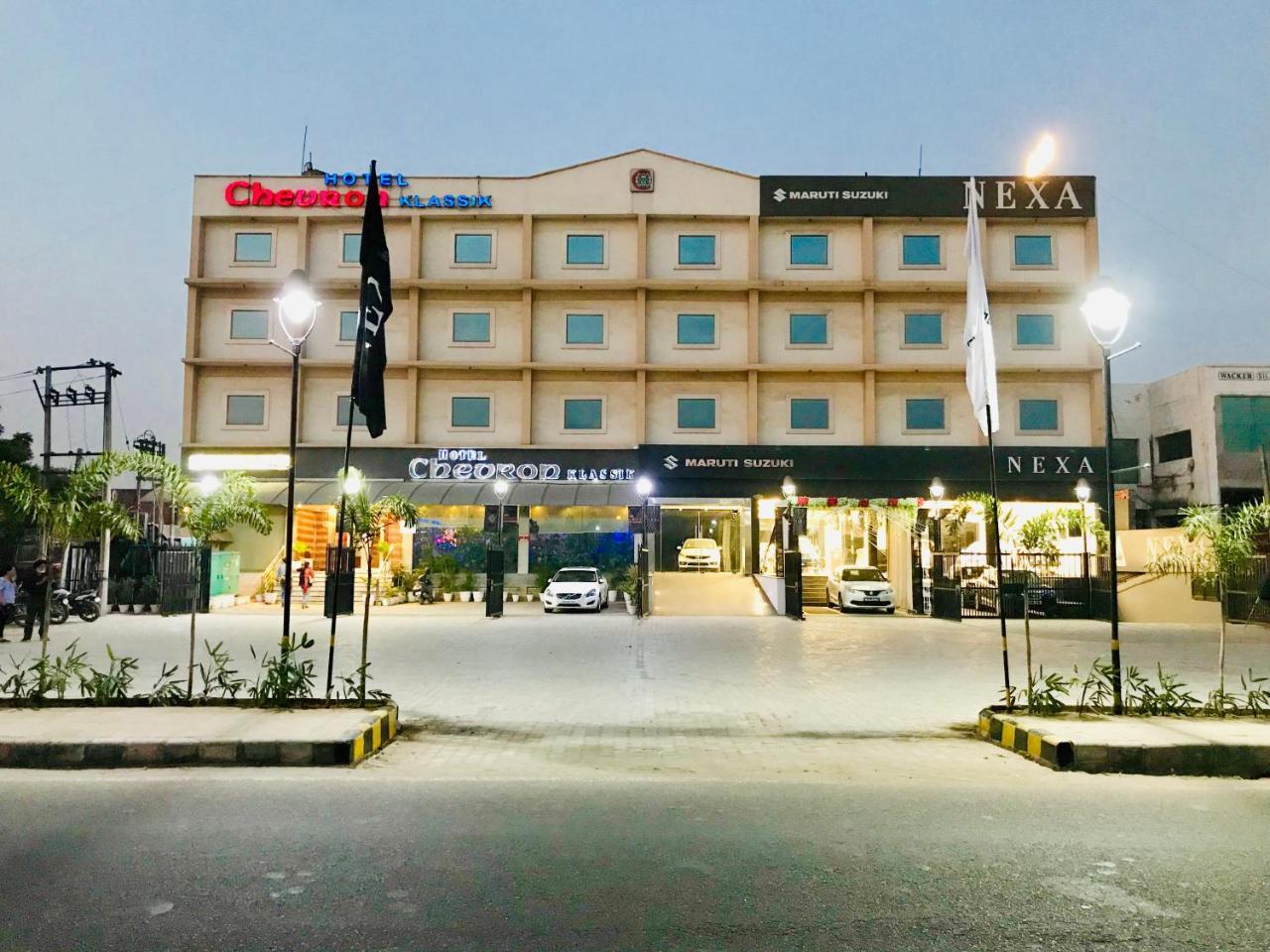 Hotel Chevron Klassik Ludhiana Bagian luar foto