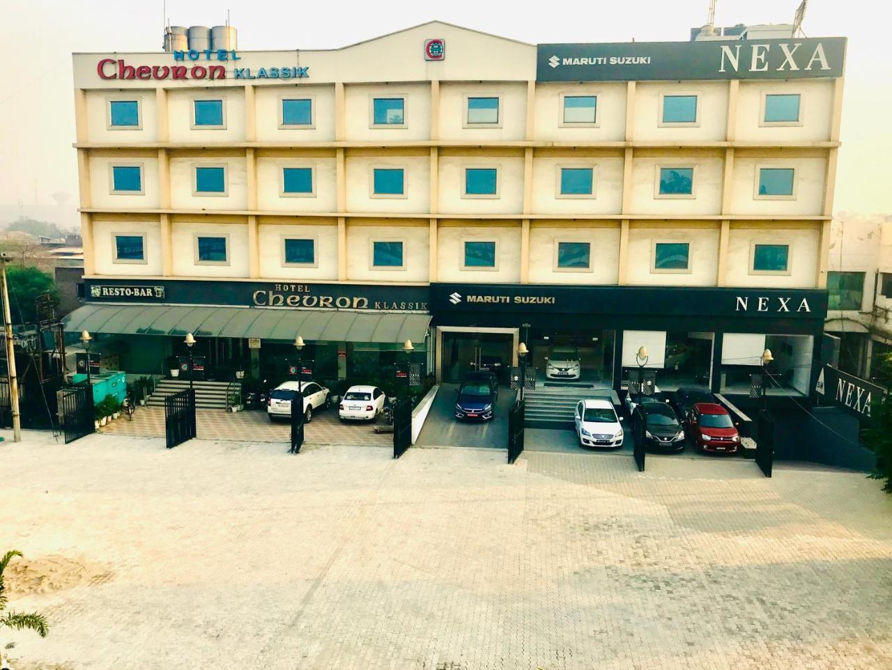 Hotel Chevron Klassik Ludhiana Bagian luar foto